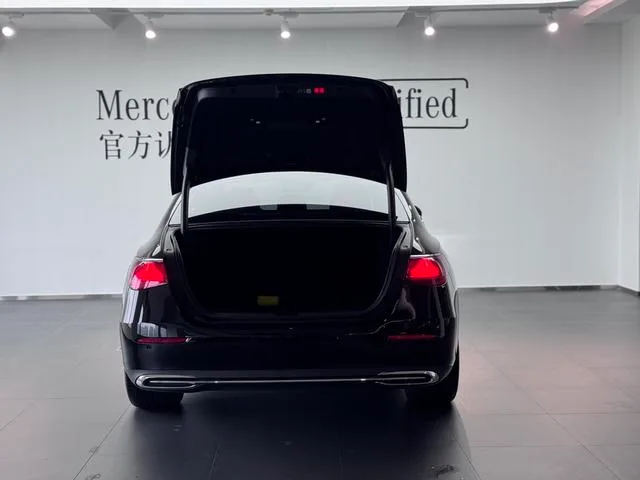 Mercedes-Benz E-Class 2024 E 300 L Luxury type Passenger car interior photo 14