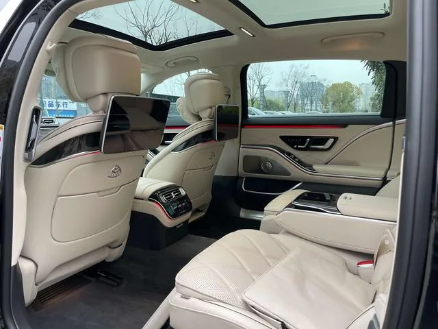 Mercedes-Benz Mercedes-Maybach S-Class 2025 S 480 4MATIC interior photo 13 Mercedes-Benz Mercedes-Maybach S-Class 2025 S 480 4MATIC interior photo 13