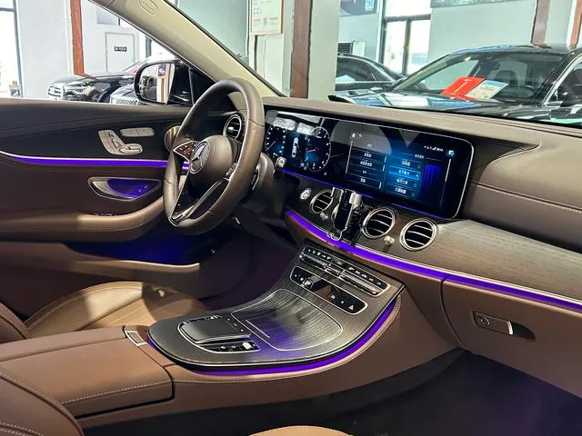 Mercedes-Benz E-Class 2022 Three changes E 300 L Luxury type Passenger car interior photo 10