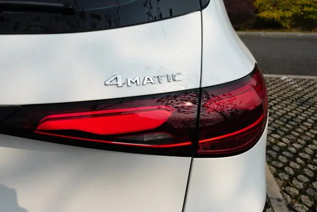 Mercedes-Benz GLC 2023 GLC 260 L 4MATIC Luxury type 5 seat exterior photo 4