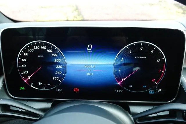 Mercedes-Benz GLC 2023 GLC 260 L 4MATIC Luxury type 5 seat exterior photo 9