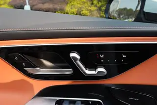 Mercedes-Benz GLC 2023 GLC 260 L 4MATIC Luxury type 5 seat interior photo 13