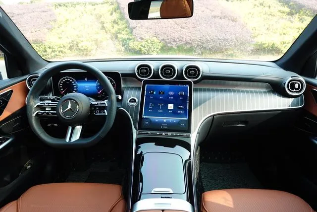 Mercedes-Benz GLC 2023 GLC 260 L 4MATIC Luxury type 5 seat interior photo 14