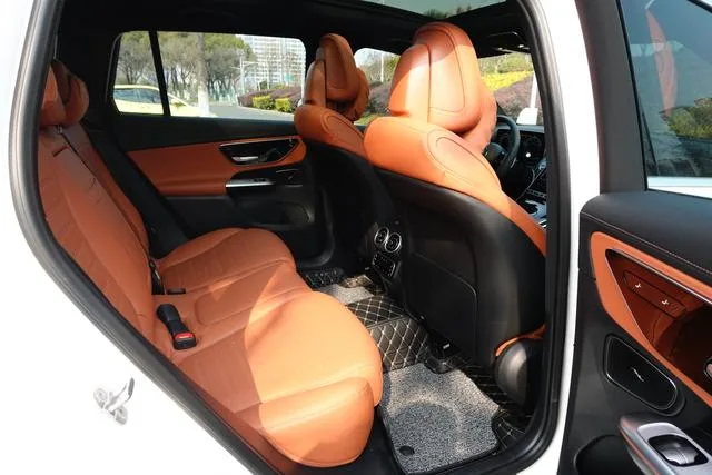 Mercedes-Benz GLC 2023 GLC 260 L 4MATIC Luxury type 5 seat interior photo 16
