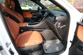 Mercedes-Benz GLC 2023 GLC 260 L 4MATIC Luxury type 5 seat interior photo 17