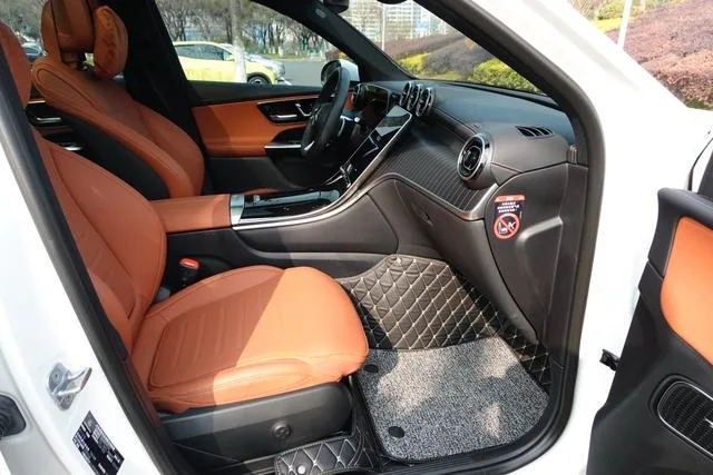 Mercedes-Benz GLC 2023 GLC 260 L 4MATIC Luxury type 5 seat interior photo 17