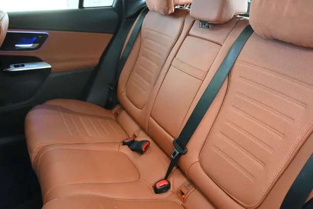 Mercedes-Benz GLC 2023 Restyling GLC 300 L 4MATIC Dynamic 5 seat interior photo 15 Mercedes-Benz GLC 2023 Restyling GLC 300 L 4MATIC Dynamic 5 seat interior photo 15