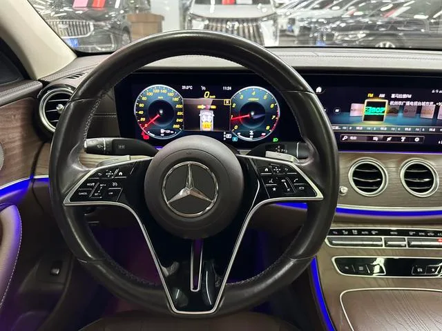 Mercedes-Benz E-Class 2021 E 300 L Luxury type Passenger car interior photo 11 Mercedes-Benz E-Class 2021 E 300 L Luxury type Passenger car interior photo 11