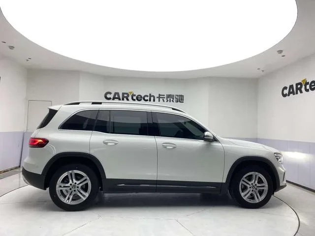 Mercedes-Benz GLB 2023 GLB 220 Dynamic exterior photo 5