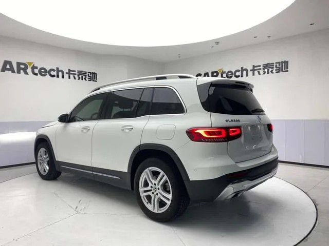 Mercedes-Benz GLB 2023 GLB 220 Dynamic exterior photo 8
