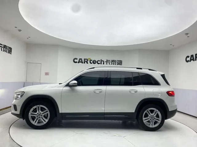 Mercedes-Benz GLB 2023 GLB 220 Dynamic exterior photo 9