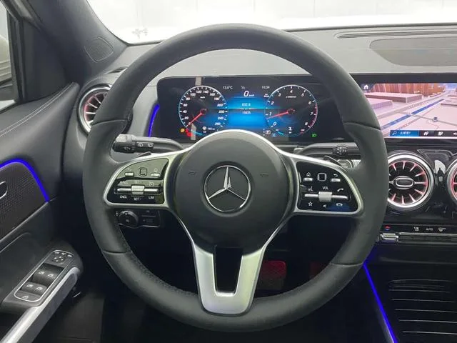 Mercedes-Benz GLB 2023 GLB 220 Dynamic interior photo 15
