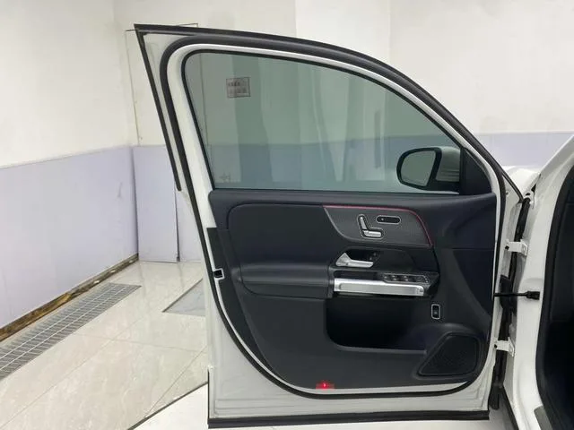 Mercedes-Benz GLB 2023 GLB 220 Dynamic interior photo 17