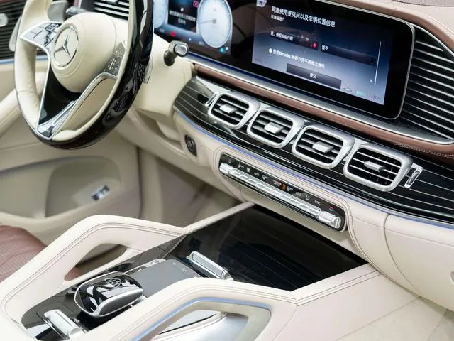 Mercedes-Benz Maybach GLS 2024 GLS 480 4MATIC interior photo 14 Mercedes-Benz Maybach GLS 2024 GLS 480 4MATIC interior photo 14