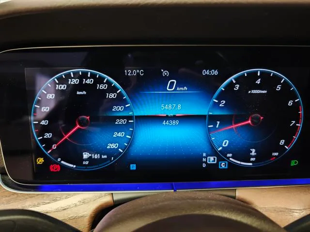 Mercedes-Benz E-Class 2022 Restyling E 300 L Luxury type Passenger car interior photo 8 Mercedes-Benz E-Class 2022 Restyling E 300 L Luxury type Passenger car interior photo 8