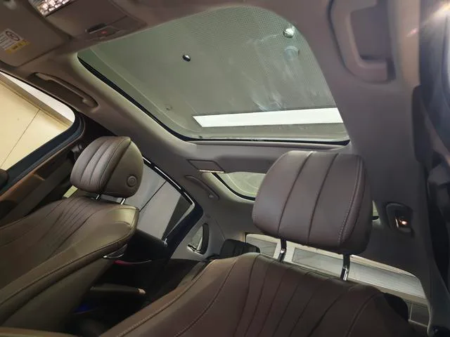 Mercedes-Benz E-Class 2022 Restyling E 300 L Luxury type Passenger car interior photo 9 Mercedes-Benz E-Class 2022 Restyling E 300 L Luxury type Passenger car interior photo 9