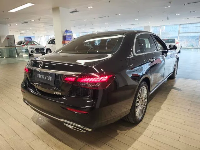 Mercedes-Benz E-Class 2022 Restyling E 300 L Luxury type Passenger car interior photo 11 Mercedes-Benz E-Class 2022 Restyling E 300 L Luxury type Passenger car interior photo 11