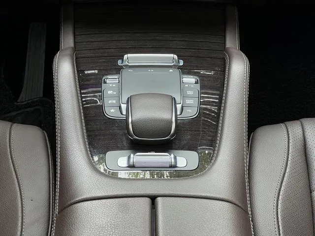 Mercedes-Benz GLS 2021 Restyling GLS 450 4MATIC Fashionable interior photo 16 Mercedes-Benz GLS 2021 Restyling GLS 450 4MATIC Fashionable interior photo 16