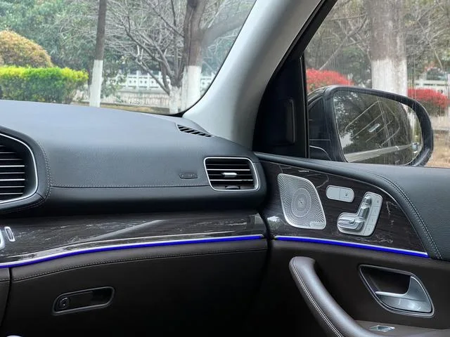 Mercedes-Benz GLS 2021 Restyling GLS 450 4MATIC Fashionable interior photo 17 Mercedes-Benz GLS 2021 Restyling GLS 450 4MATIC Fashionable interior photo 17