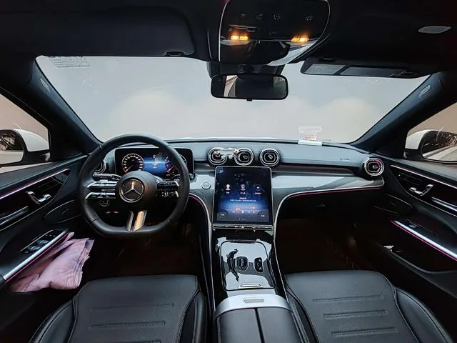 Mercedes-Benz C-Class 2023 C 260 L Sports version interior photo 16 Mercedes-Benz C-Class 2023 C 260 L Sports version interior photo 16