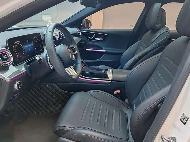 Mercedes-Benz C-Class 2023 C 260 L Sports version interior photo 18 Mercedes-Benz C-Class 2023 C 260 L Sports version interior photo 18