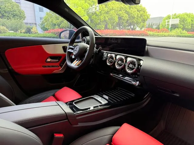 Mercedes-Benz Mercedes-AMG A-Class 2024 AMG A 35 4MATIC exterior foto 7 Mercedes-Benz Mercedes-AMG A-Class 2024 AMG A 35 4MATIC exterior foto 7