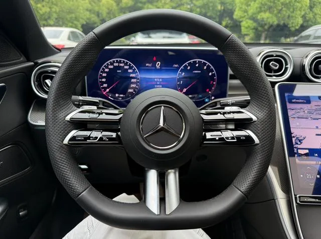 Mercedes-Benz C-Class 2024 C 260 L Sports version interior photo 13 Mercedes-Benz C-Class 2024 C 260 L Sports version interior photo 13