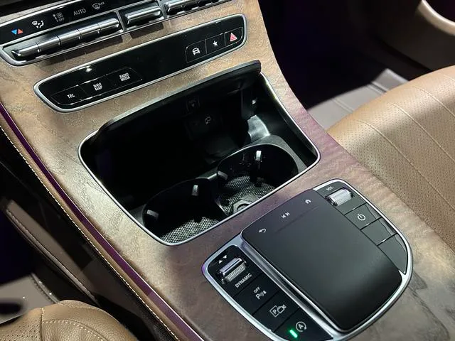 Mercedes-Benz E-Class 2023 E 300 L Fashionable Passenger car interior photo 12