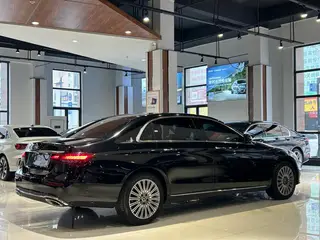 Mercedes-Benz E-Class 2023 E 300 L Fashionable Passenger car interior photo 17