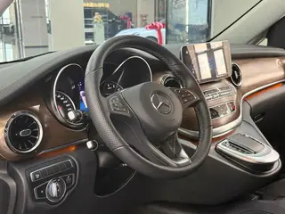 Mercedes-Benz V-Class 2022 V 260 Premium Edition exterior photo 5