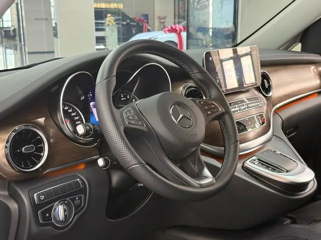 Mercedes-Benz V-Class 2022 V 260 Premium Edition exterior photo 5
