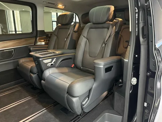 Mercedes-Benz V-Class 2022 V 260 Premium Edition exterior photo 8