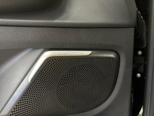 Mercedes-Benz V-Class 2022 V 260 Premium Edition interior photo 11