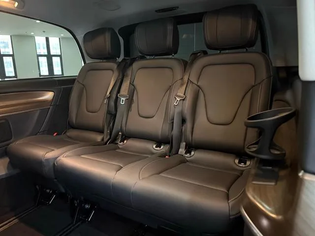 Mercedes-Benz V-Class 2022 V 260 Premium Edition interior photo 14