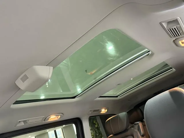 Mercedes-Benz V-Class 2022 V 260 Premium Edition interior photo 15