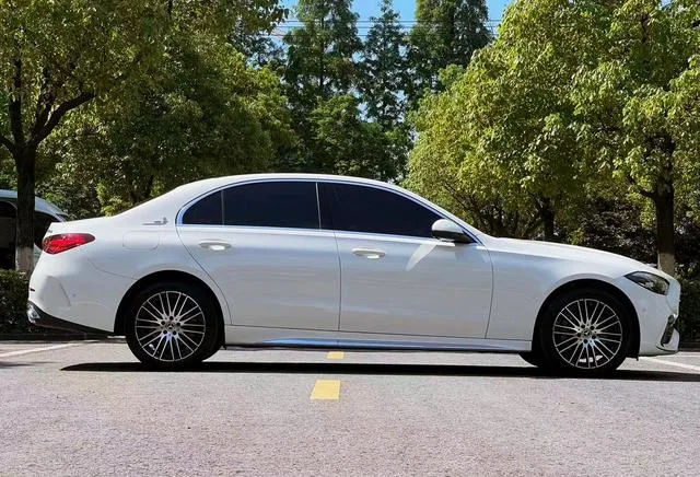 Mercedes-Benz C-Class 2025 Restyling C 260 L Sports version exterior photo 4 Mercedes-Benz C-Class 2025 Restyling C 260 L Sports version exterior photo 4