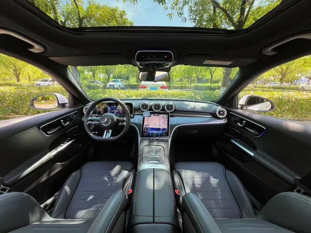Mercedes-Benz C-Class 2025 Restyling C 260 L Sports version interior photo 13 Mercedes-Benz C-Class 2025 Restyling C 260 L Sports version interior photo 13