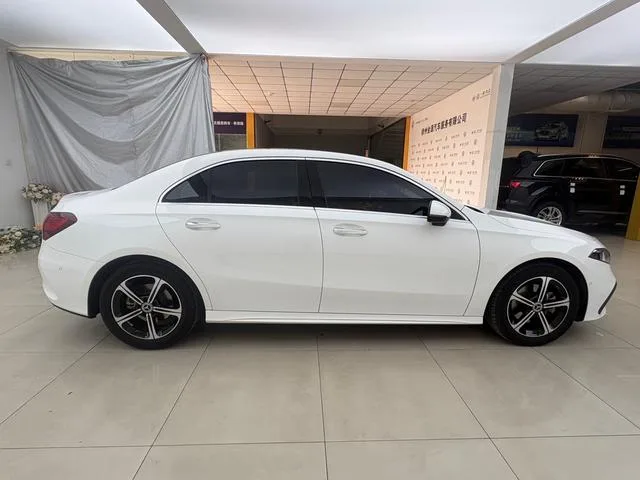 Mercedes-Benz A-Class 2023 A 200 L Sport Sedan Fashion Edition interior photo 9