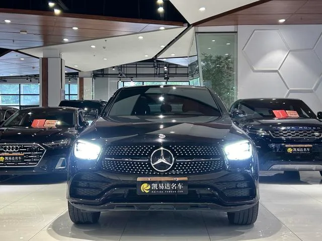 Mercedes-Benz GLC Coupe 2023 GLC 260 4MATIC coupe SUV exterior photo 2