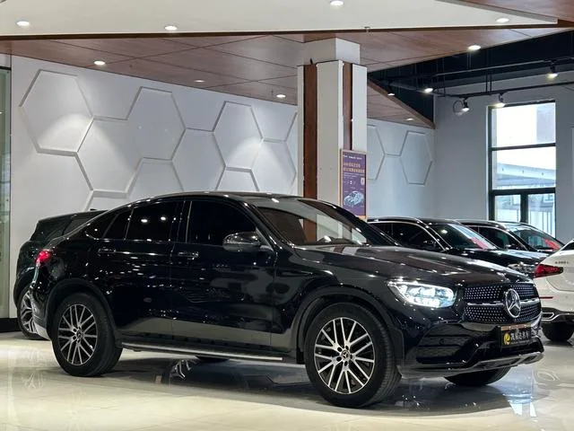 Mercedes-Benz GLC Coupe 2023 GLC 260 4MATIC coupe SUV exterior photo 3