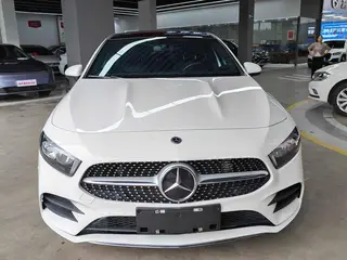 Mercedes-Benz A-Class 2022 Reforma A 200 L Edición de moda de coche deportivo exterior foto 2 Mercedes-Benz A-Class 2022 Reforma A 200 L Edición de moda de coche deportivo exterior foto 2