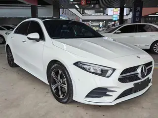 Mercedes-Benz A-Class 2022 Reforma A 200 L Edición de moda de coche deportivo exterior foto 3 Mercedes-Benz A-Class 2022 Reforma A 200 L Edición de moda de coche deportivo exterior foto 3