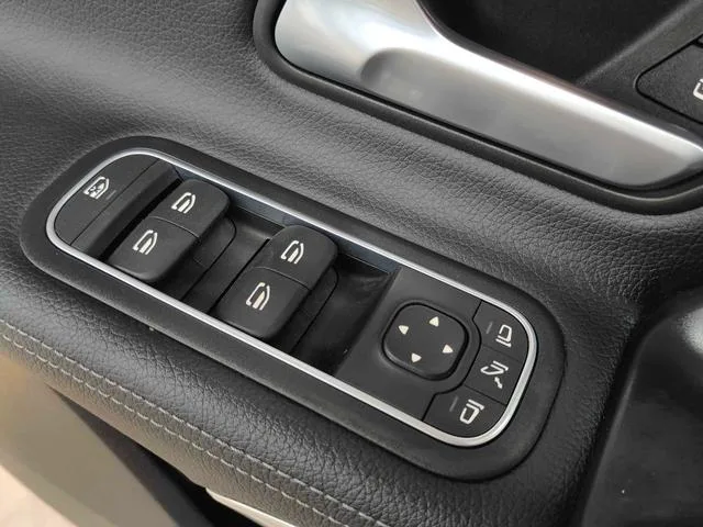 Mercedes-Benz A-Class 2022 Reforma A 200 L Edición de moda de coche deportivo exterior foto 9 Mercedes-Benz A-Class 2022 Reforma A 200 L Edición de moda de coche deportivo exterior foto 9