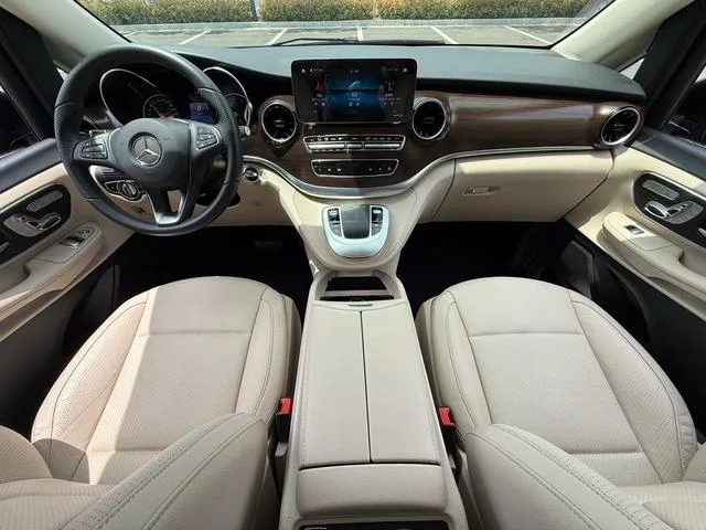 Mercedes-Benz V-Class 2021 V 260 Versión piloto interior foto 12 Mercedes-Benz V-Class 2021 V 260 Versión piloto interior foto 12