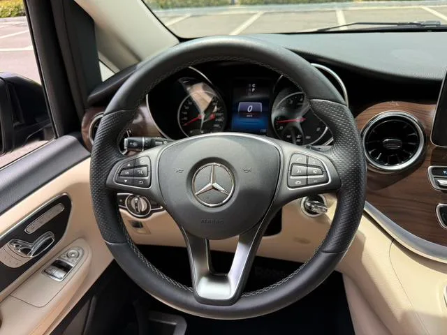 Mercedes-Benz V-Class 2021 V 260 Versión piloto interior foto 13 Mercedes-Benz V-Class 2021 V 260 Versión piloto interior foto 13