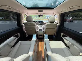 Mercedes-Benz V-Class 2021 V 260 Versión piloto interior foto 14 Mercedes-Benz V-Class 2021 V 260 Versión piloto interior foto 14