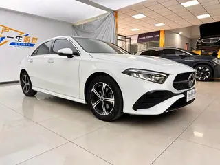 Mercedes-Benz A-Class 2023 A 200 L Edición de moda de coche deportivo exterior foto 3 Mercedes-Benz A-Class 2023 A 200 L Edición de moda de coche deportivo exterior foto 3