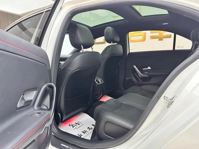 Mercedes-Benz A-Class 2023 A 200 L Edición de moda de coche deportivo interior foto 10 Mercedes-Benz A-Class 2023 A 200 L Edición de moda de coche deportivo interior foto 10