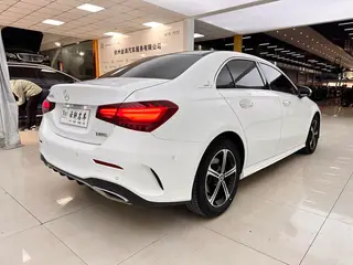 Mercedes-Benz A-Class 2023 A 200 L Edición de moda de coche deportivo interior foto 18 Mercedes-Benz A-Class 2023 A 200 L Edición de moda de coche deportivo interior foto 18