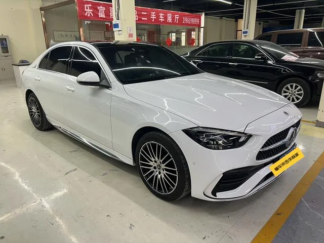 Mercedes-Benz C-Class 2022 C 260 L Versión deportiva exterior foto 3